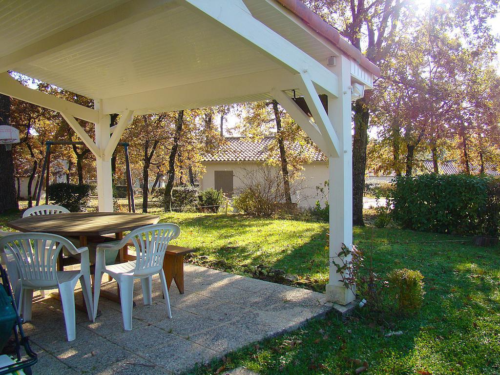 Etang Vallier Resort Brossac Rom bilde